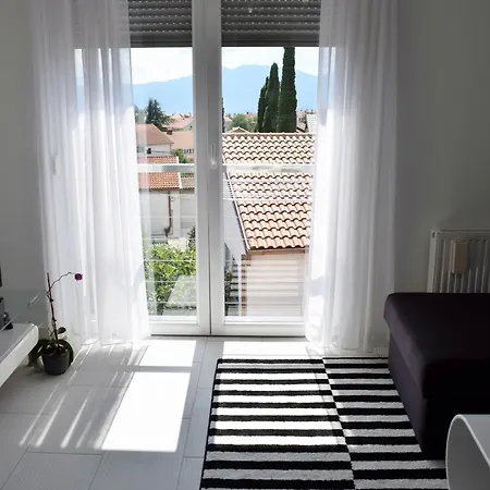 - Charming With Sea View And Private Parking