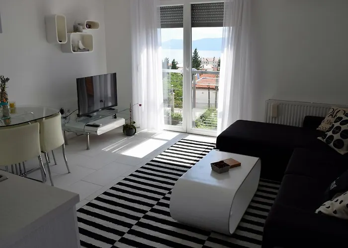 - Charming With Sea View And Private Parking *
