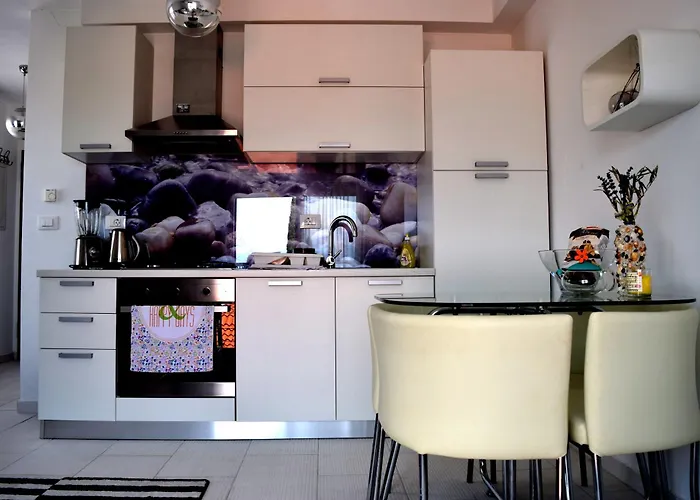 - Charming With Sea View And Private Parking Apartament *