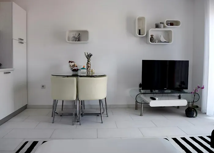 - Charming With Sea View And Private Parking *