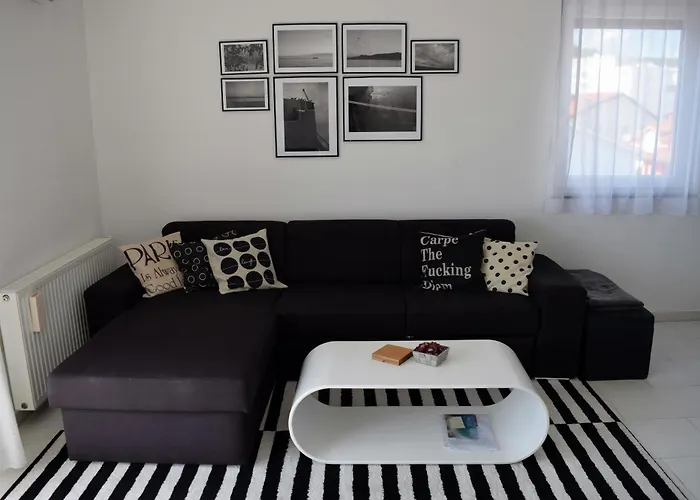 Apartament - Charming With Sea View And Private Parking *