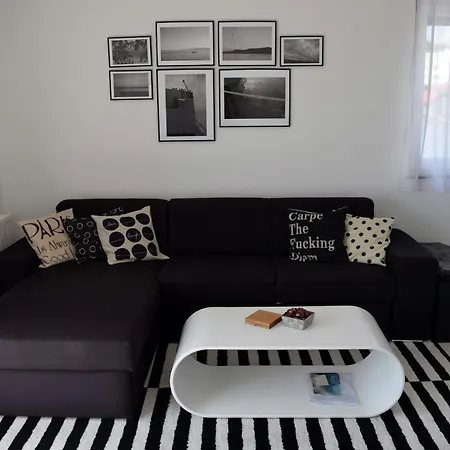 Appartement - Charming With Sea View And Private Parking *