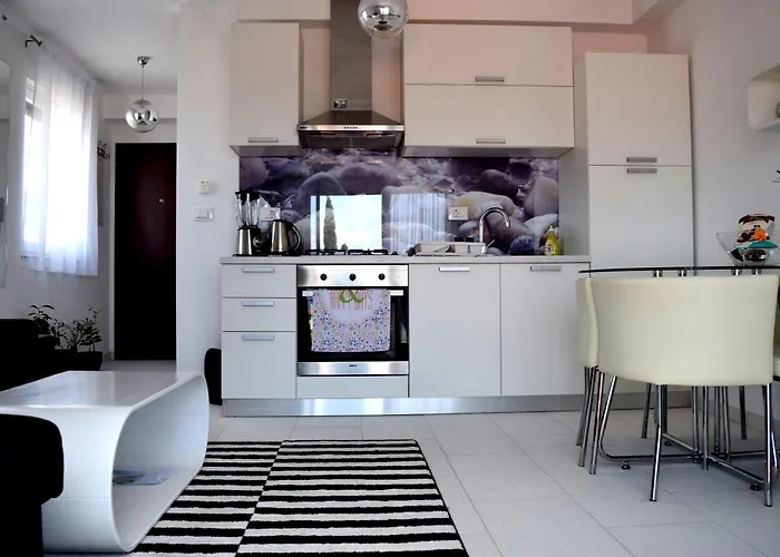 - Charming With Sea View And Private Parking Apartamento